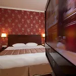 Monec Ξενοδοχείο 4*