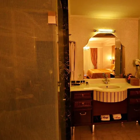 Monec Hotel 4*